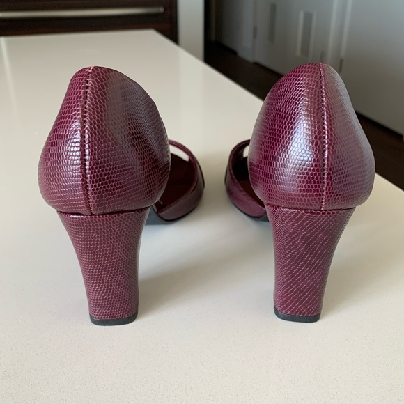 Corello Maroon Leather Peep Toe Pump - Picture 6 of 9